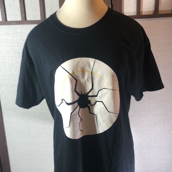 Gildan Halloween tshirt sz large Spider/Moon/All Hallows Eve black,white/yellow - Picture 14 of 15
